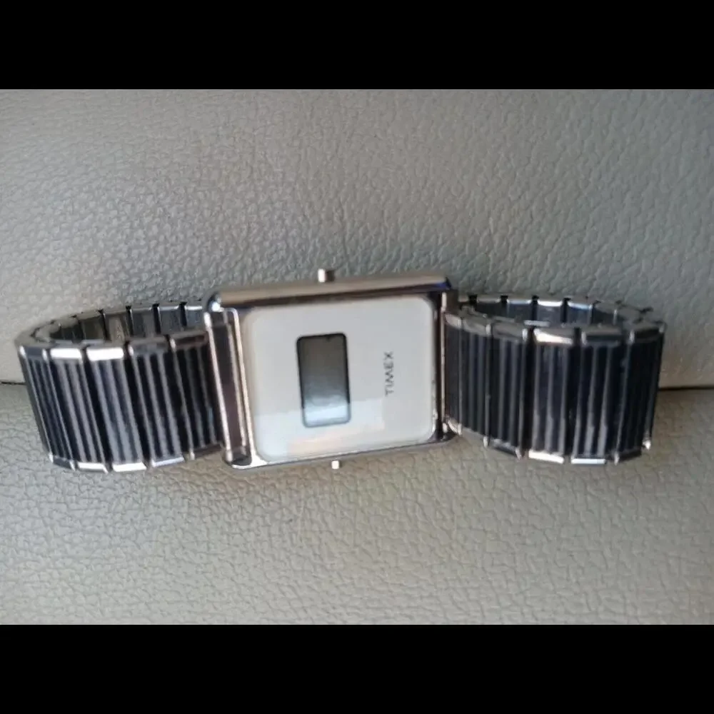 Vintage Timex Digital K-Cell Unisex Watch with Adjustable Band--needs a Battery! - Picture 2 of 7